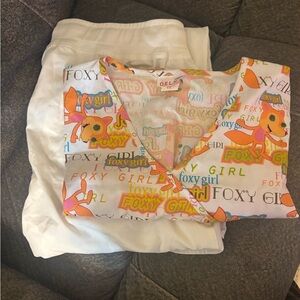 Vintage Delta Multicolor Graphic Top and pants for nurses